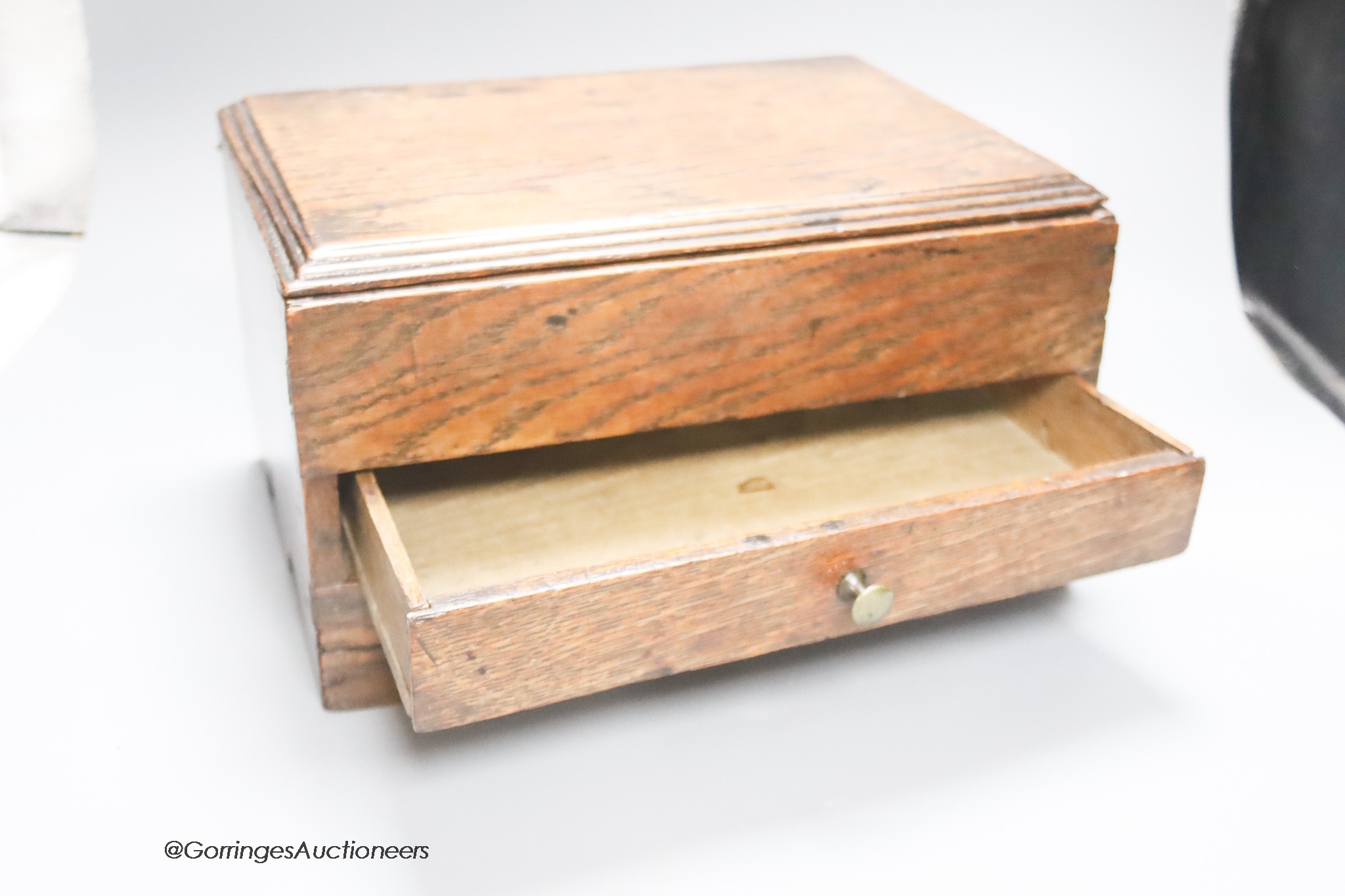 An Edwardian oak sewing casket, 30cm